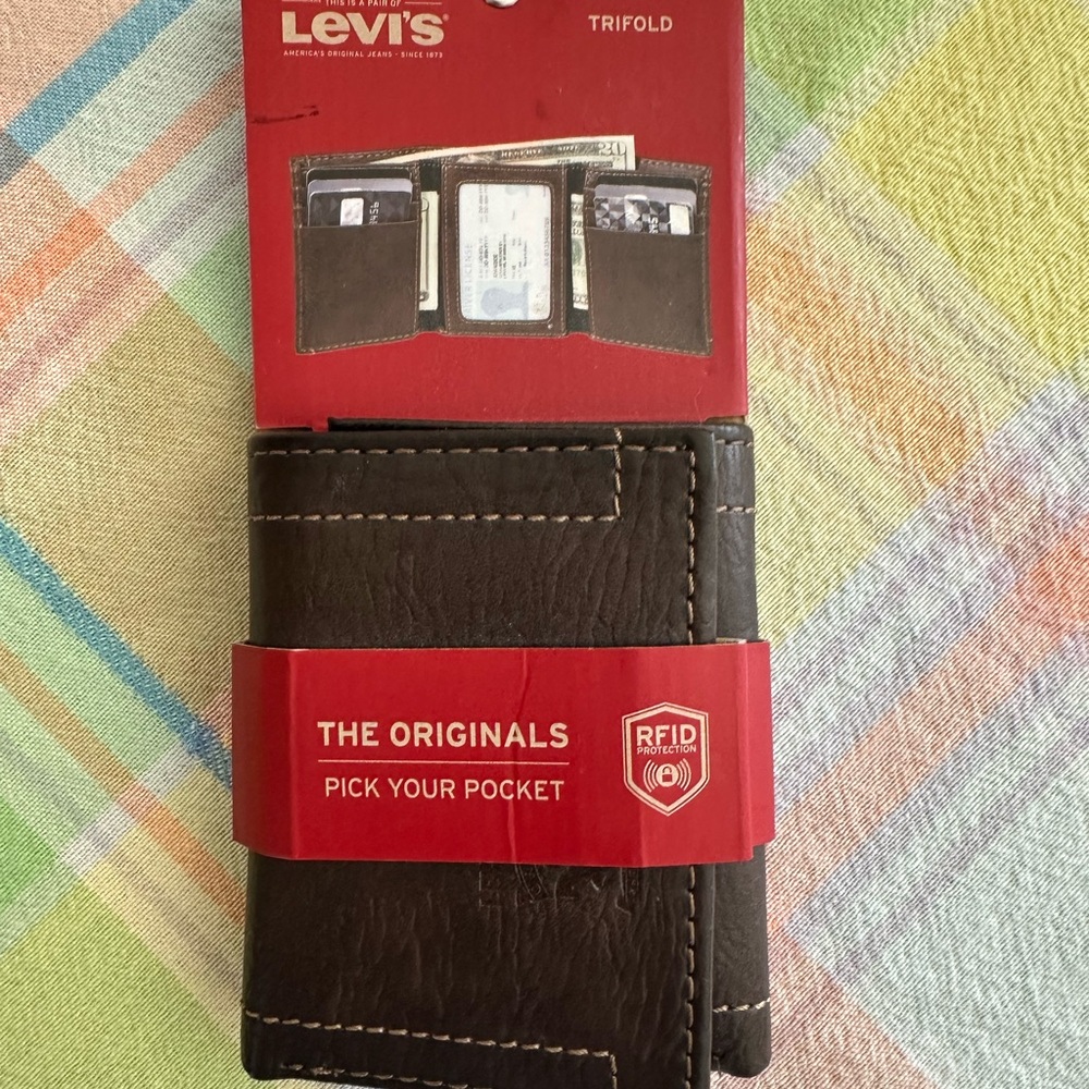 NWT Levi trifold RFID wallet